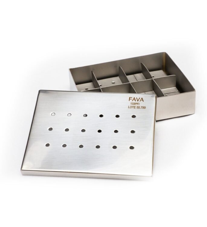 Estojo Perfurado 12 x 09 x 03 cm P/ Grampos Autoclavável